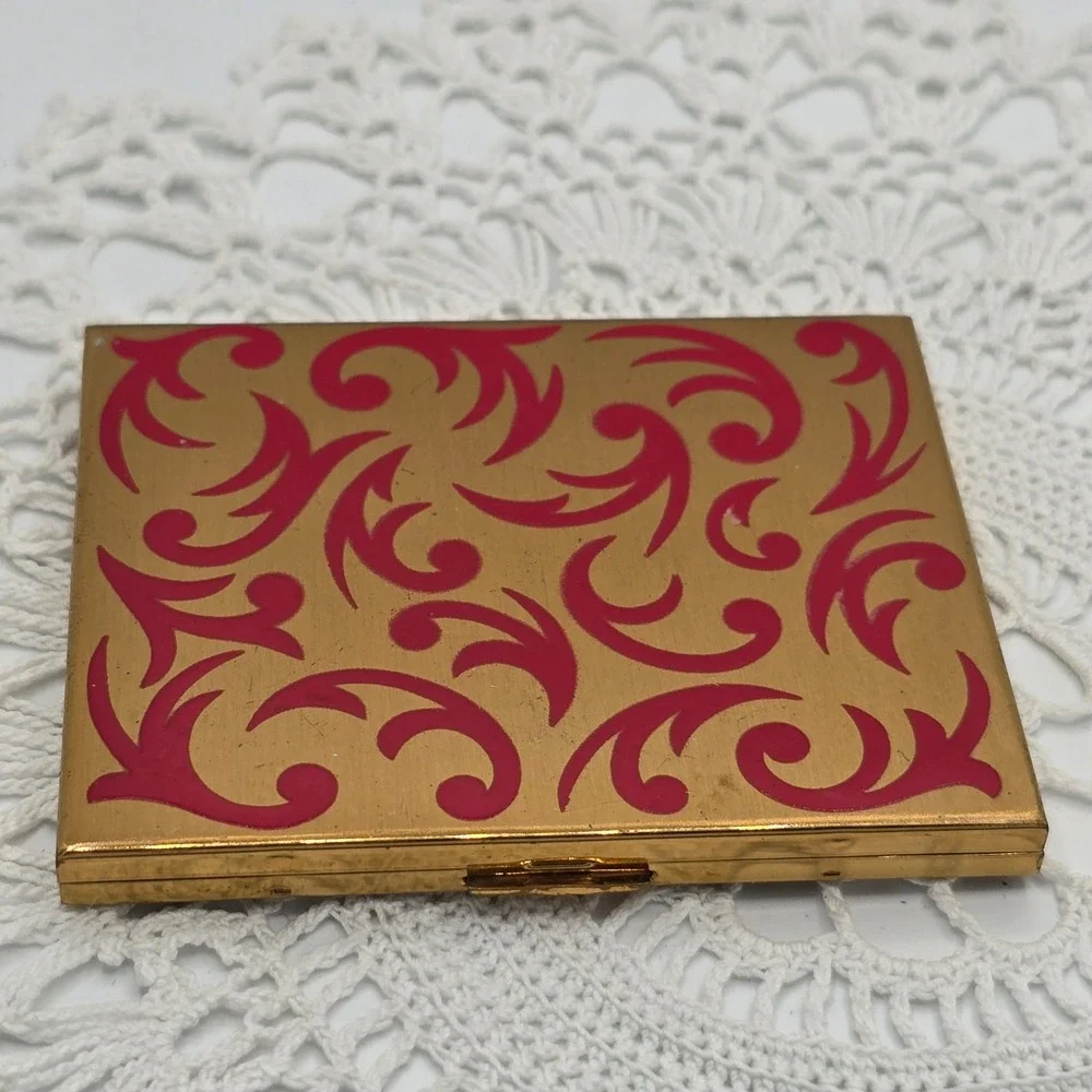 Vintage Art Deco Style Elgin American Powder Compact Puff Signed